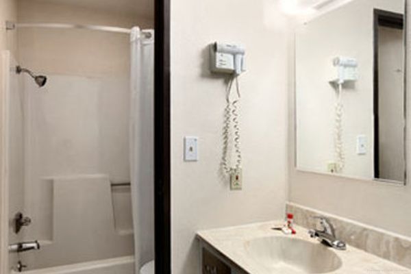 Americas Best Value Inn (Lawrence)